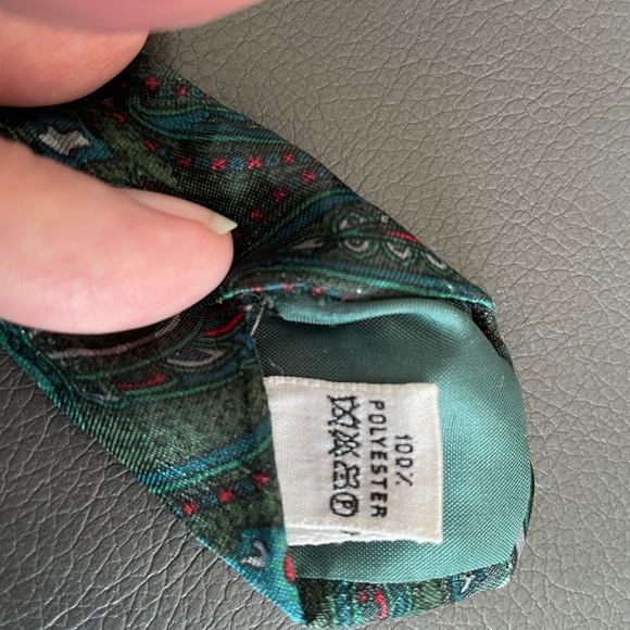 Mickey & Minnie Tie - Picture 3 of 3